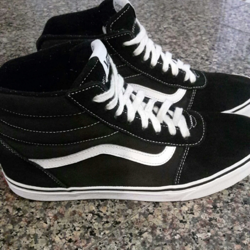 Mens VANS  High Top Shoes Size 11.5
